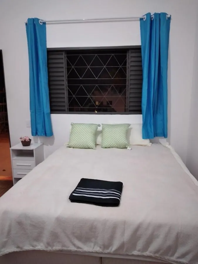 Casa de hóspedes Casa Das Flores Colorado - Aluguel De Quartos Com Camas De Casal - Banheiros Compartilhados Brasília Brasil