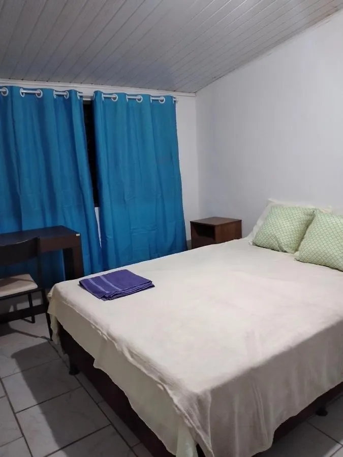 Casa de hóspedes Casa Das Flores Colorado - Aluguel De Quartos Com Camas De Casal - Banheiros Compartilhados Brasília