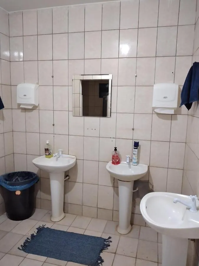 Casa Das Flores Colorado - Aluguel De Quartos Com Camas De Casal - Banheiros Compartilhados Brasília