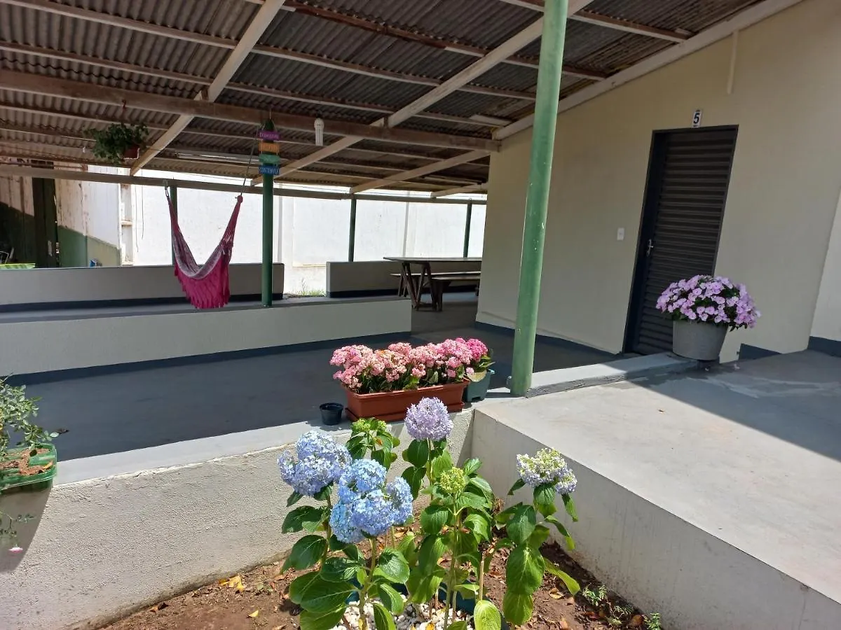Casa Das Flores Colorado - Aluguel De Quartos Com Camas De Casal - Banheiros Compartilhados Brasília Brasil