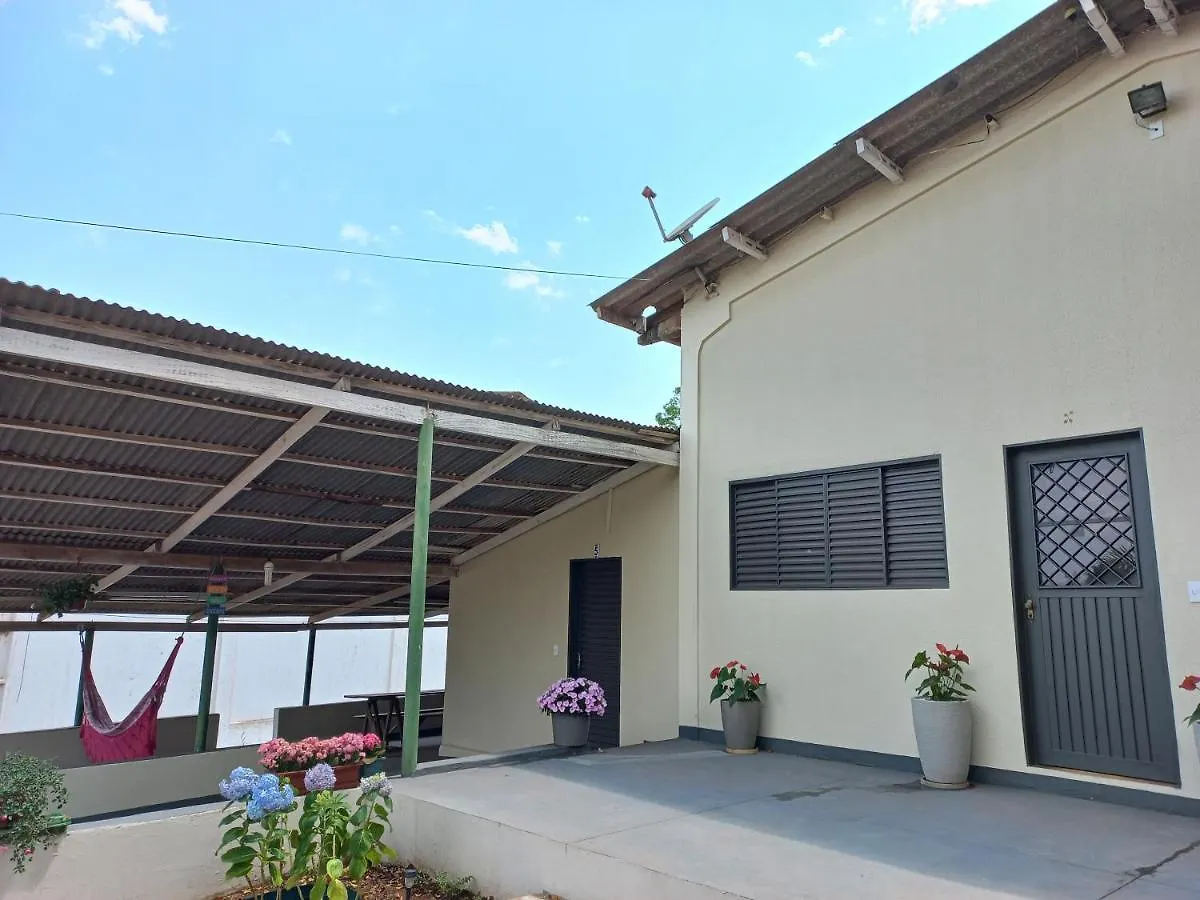Casa de hóspedes Casa Das Flores Colorado - Aluguel De Quartos Com Camas De Casal - Banheiros Compartilhados Brasília