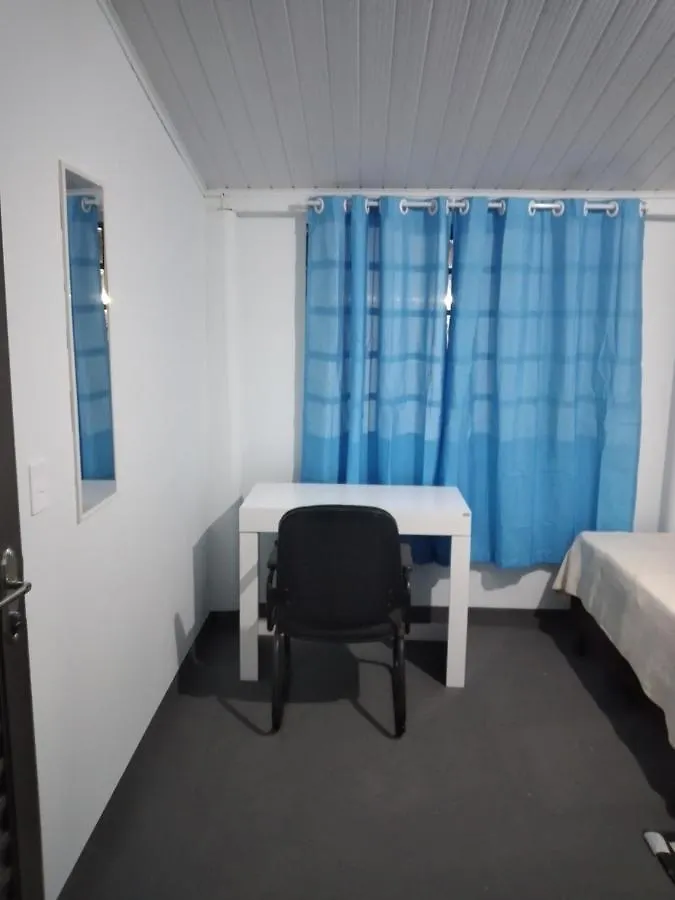 Casa Das Flores Colorado - Aluguel De Quartos Com Camas De Casal - Banheiros Compartilhados Brasília
