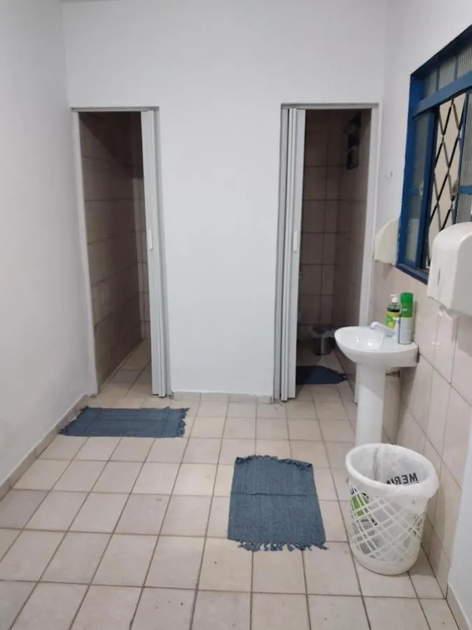 Guest house Casa Das Flores Colorado - Aluguel De Quartos Com Camas De Casal - Banheiros Compartilhados Brasilia